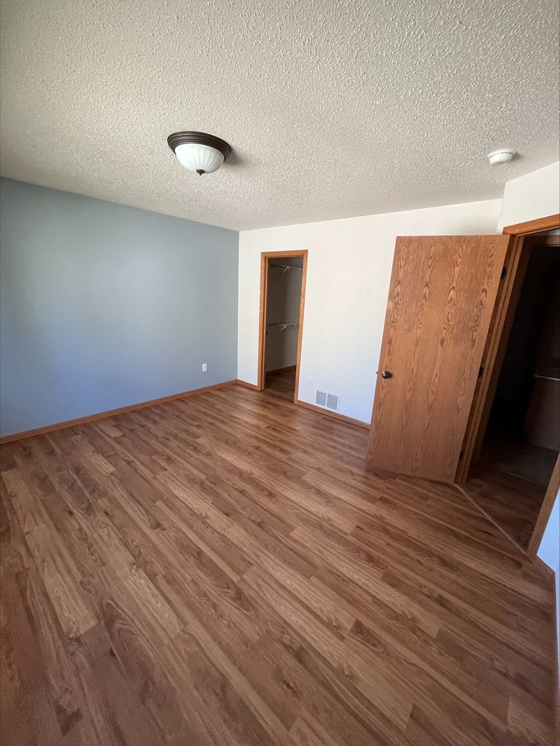 Heated Garage 3 Bed 2 Bath Twin Home – photo 4