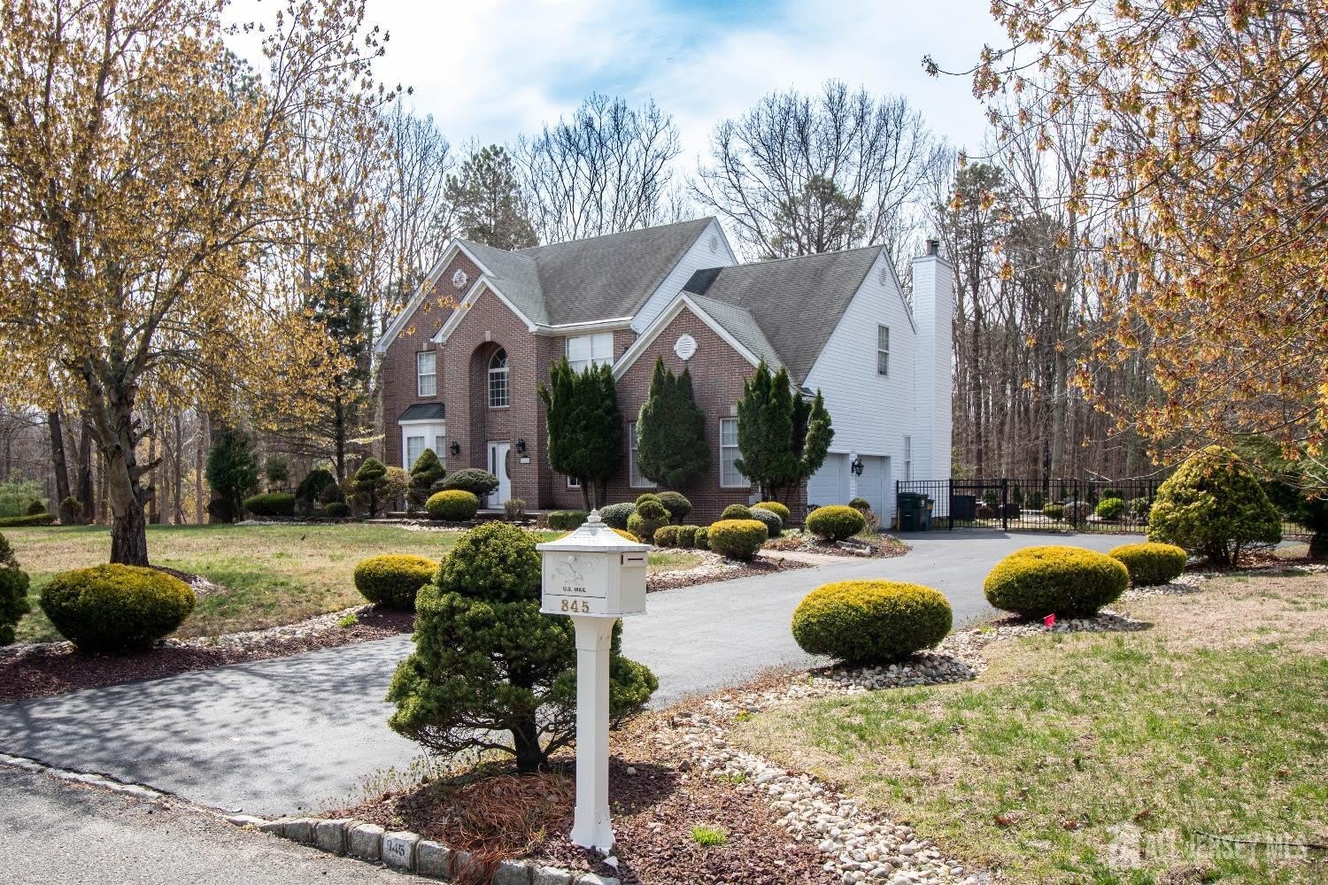 845 Woodbury Drive – photo 2