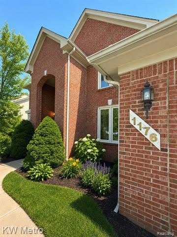 1176 CADMUS Drive – photo 3