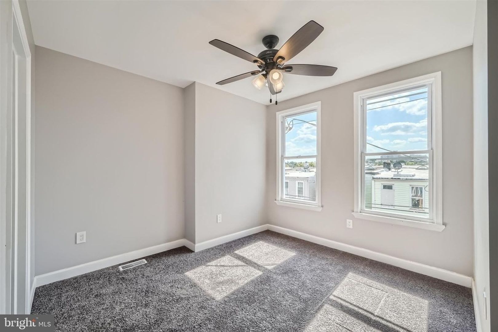 Charming 4BR Townhome in Baltimore – photo 4
