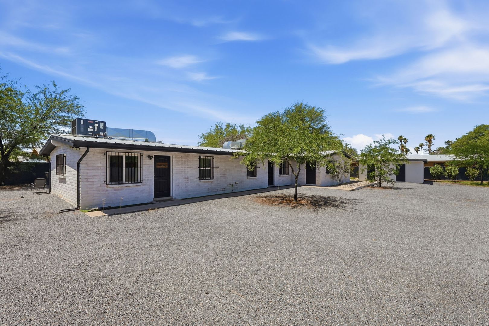 Bright Airy Central Tucson 1 Bed With Private Enclosed Backyard No Carpet – photo 3