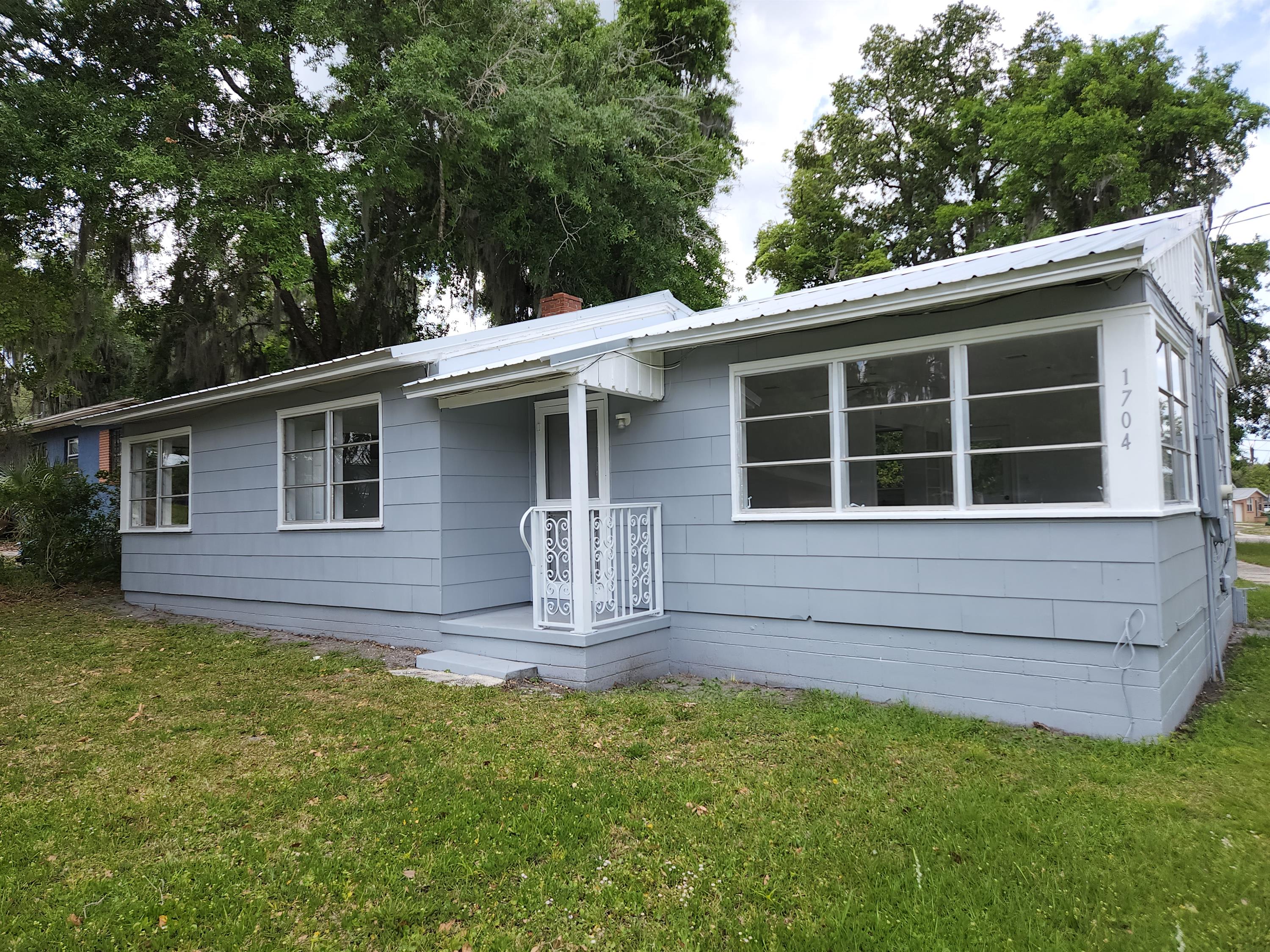 1704 Gillis Street – photo 3