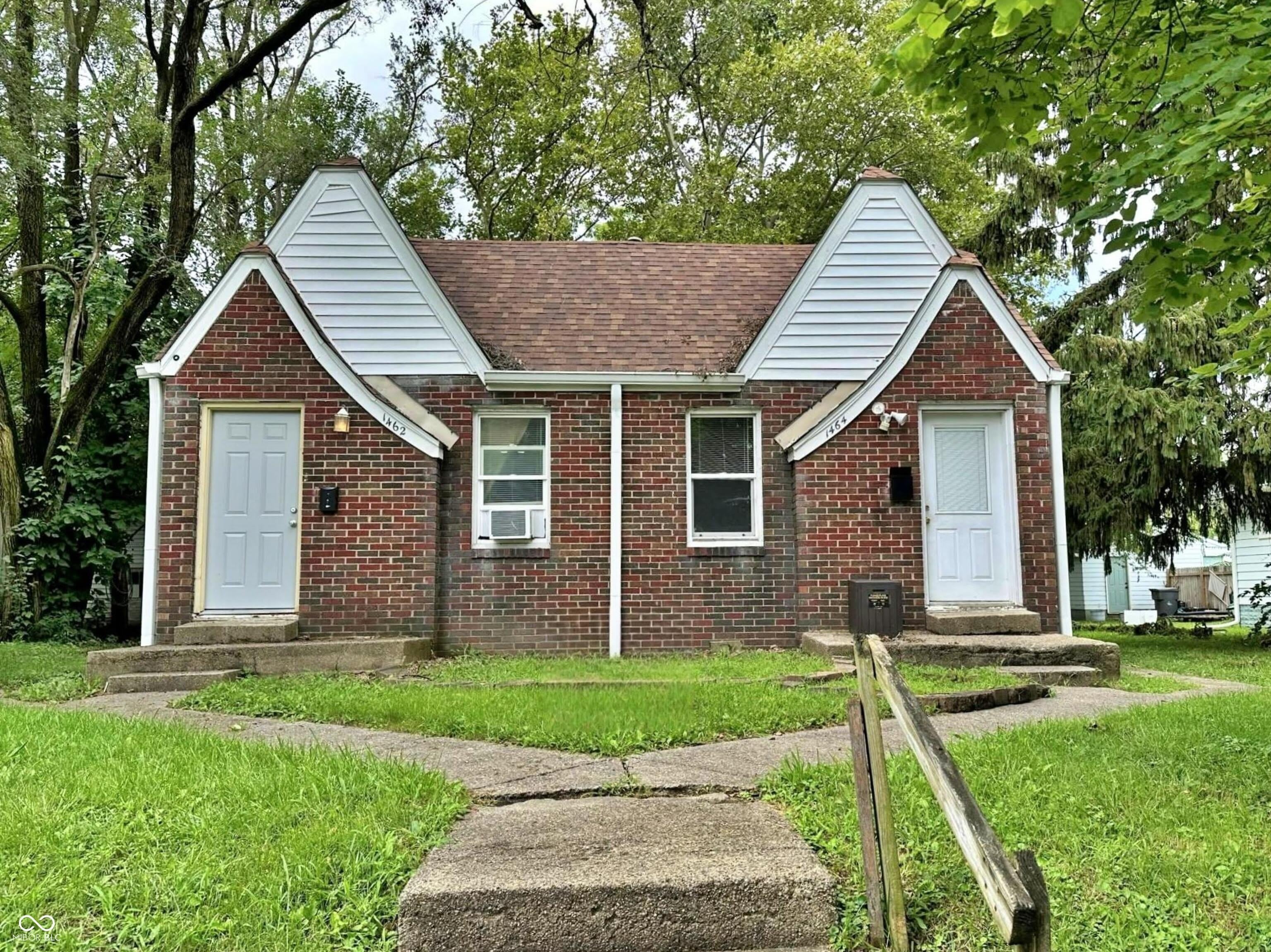 1464 N Gladstone Avenue – photo 1