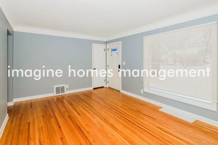 3826 Yates Avenue North – photo 3