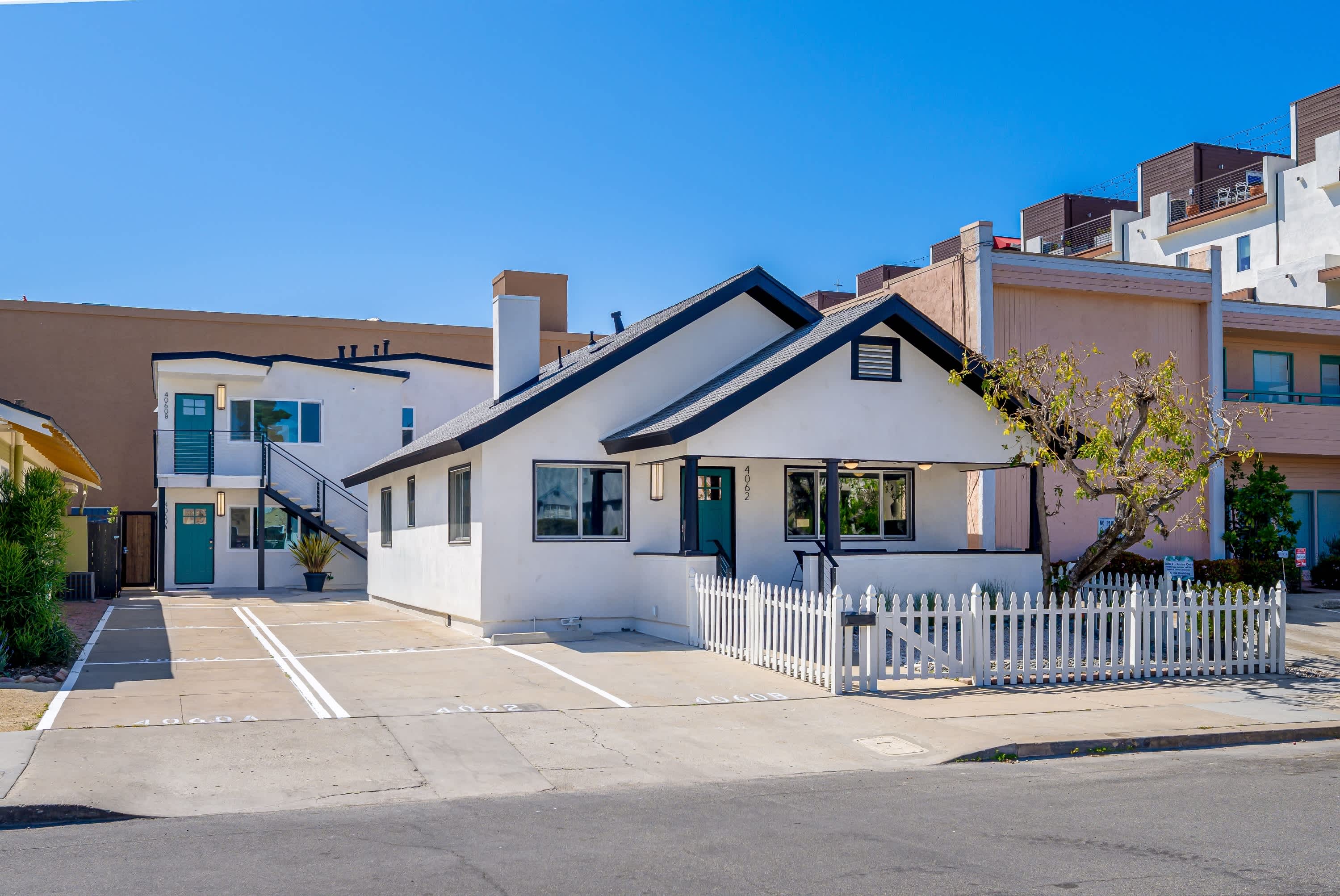 4062 Goldfinch Street – photo 1