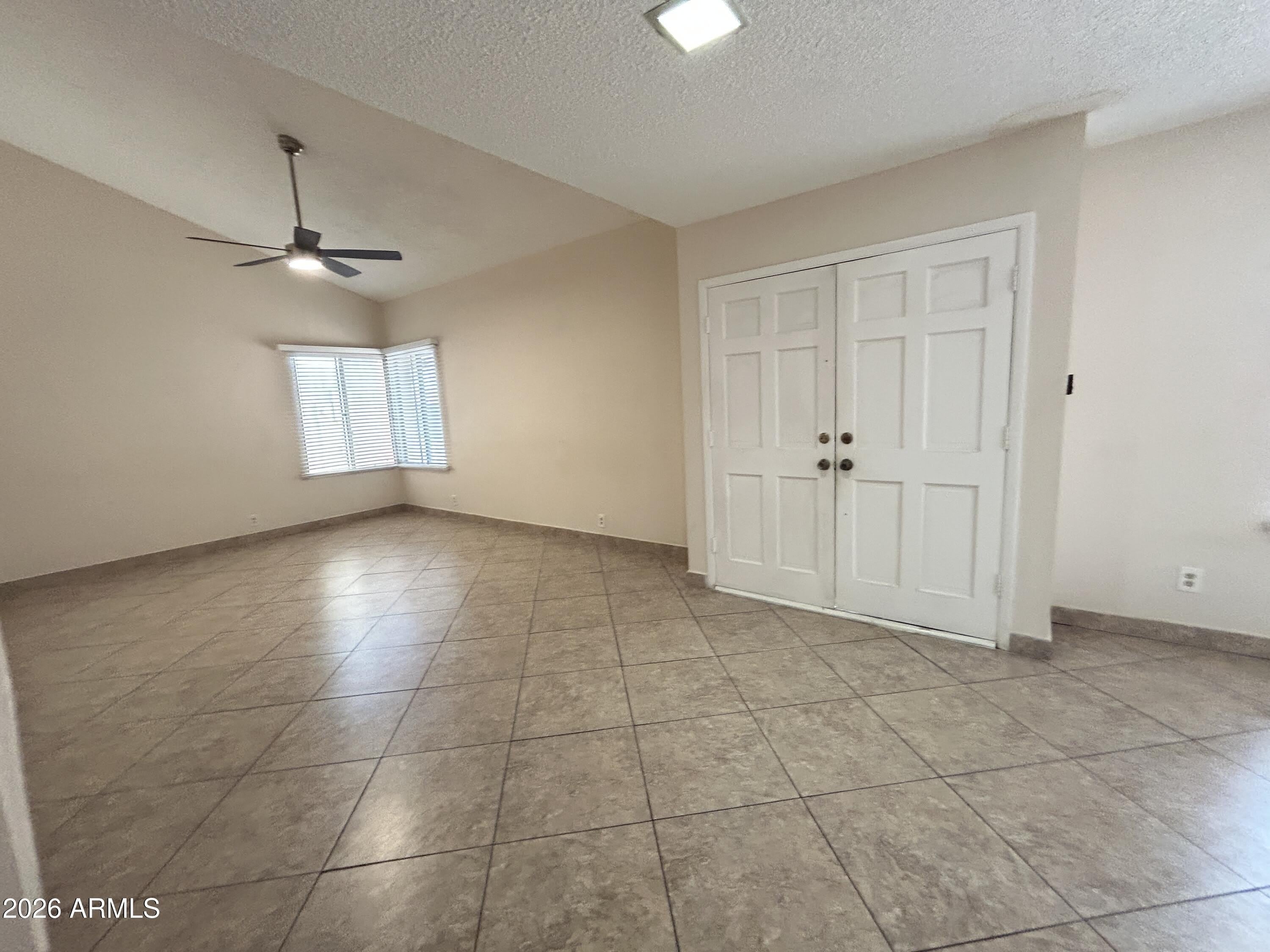 4014 W CHRISTY Drive – photo 2