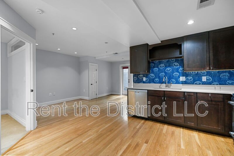 1109 M St NW Unit #1 – photo 4