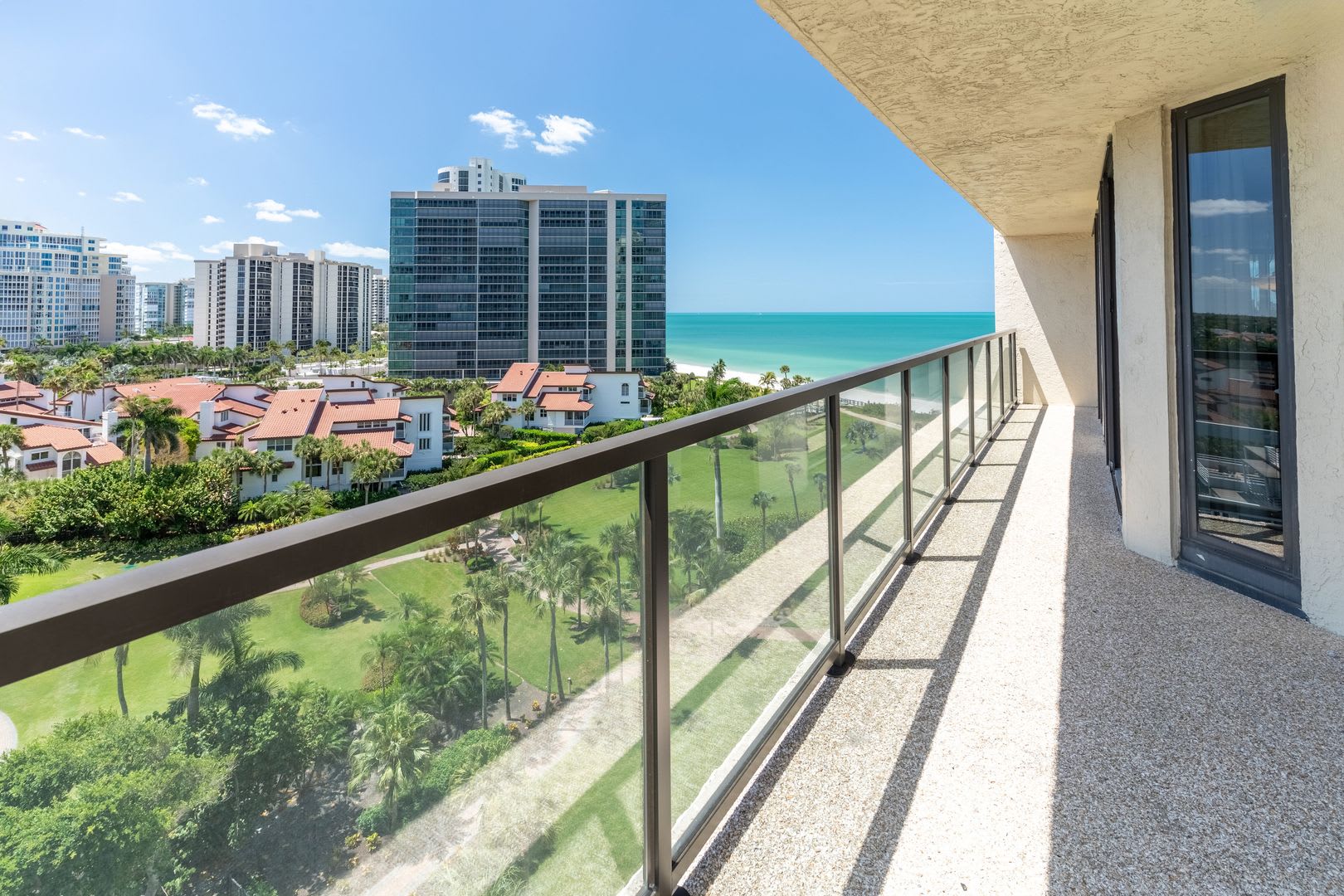 Annual Rental Available Now!!! Stunning 2BR/3BA 9th Floor Condo, Turnkey, Furnished – photo 1
