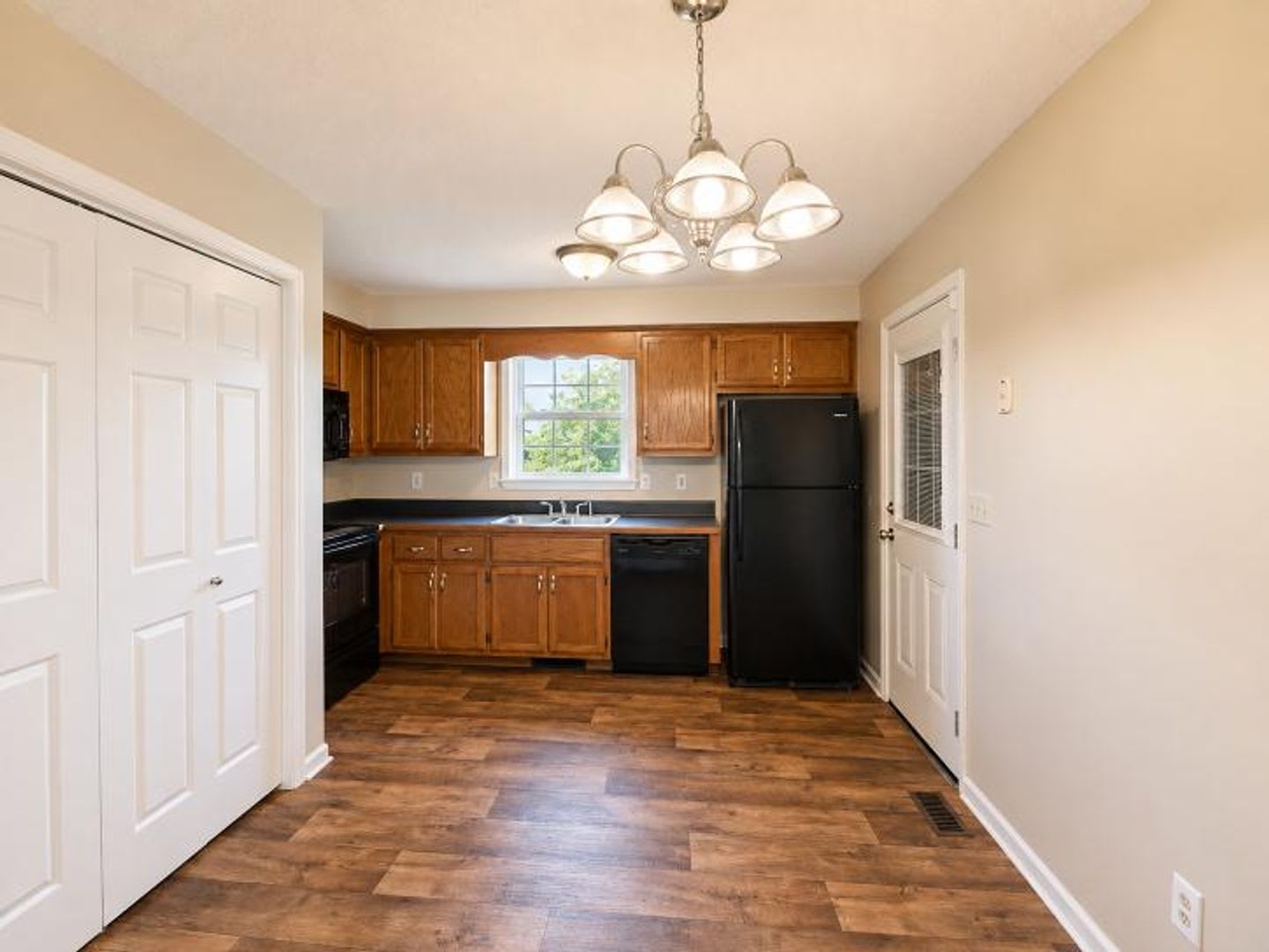 1250 3 Bedroom 1 5 Bath Ranch Home – photo 4