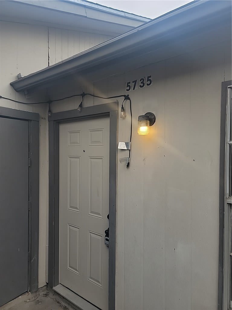 5735 Crestmore Drive – photo 1