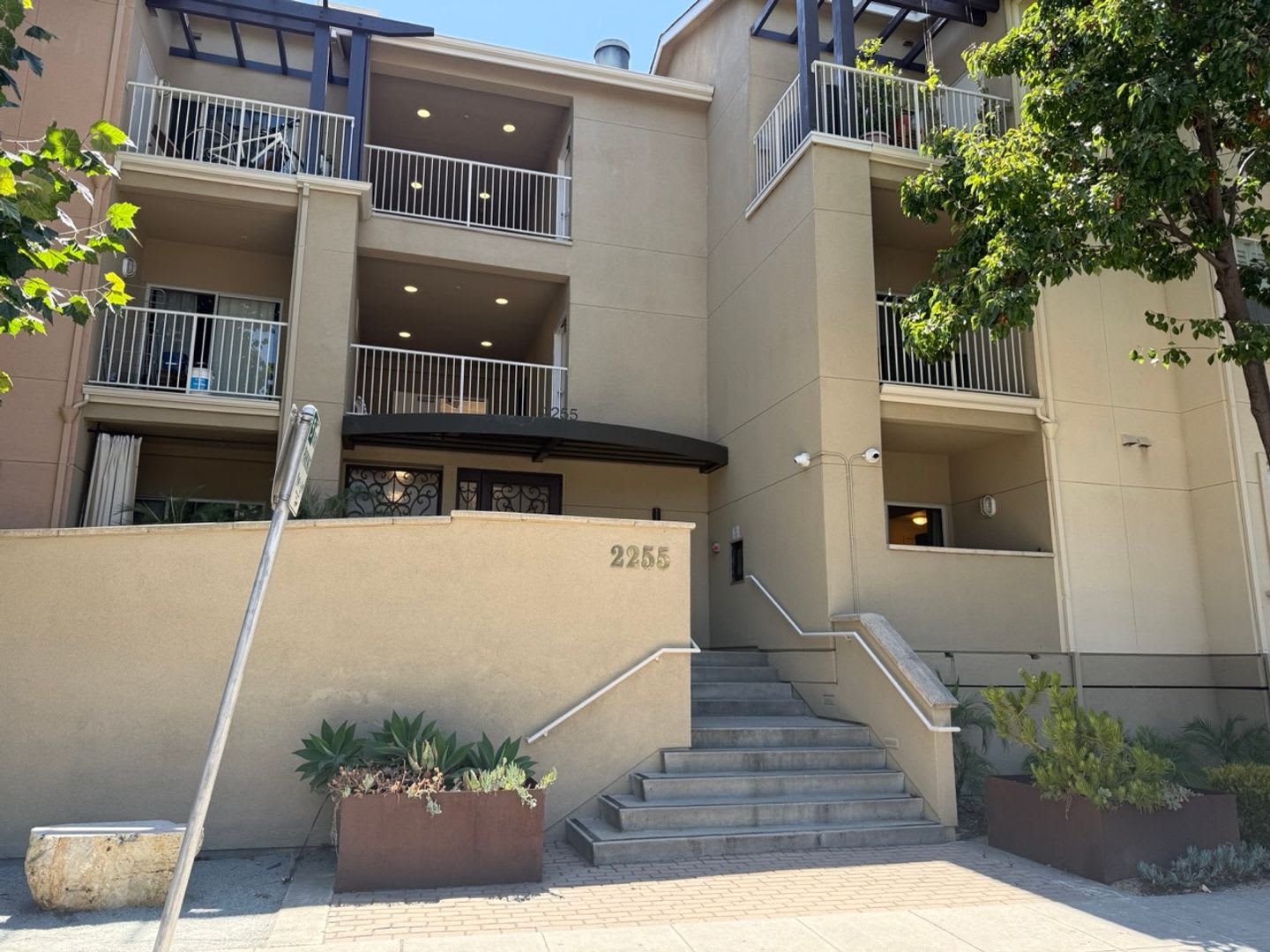 Sharp 1 Bedroom 1 Bath Condo in the Desirable Parc Crossings Community of Mountain View – photo 1