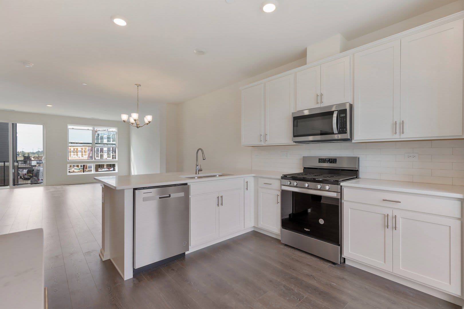 1289 Lakepointe Drive – photo 4