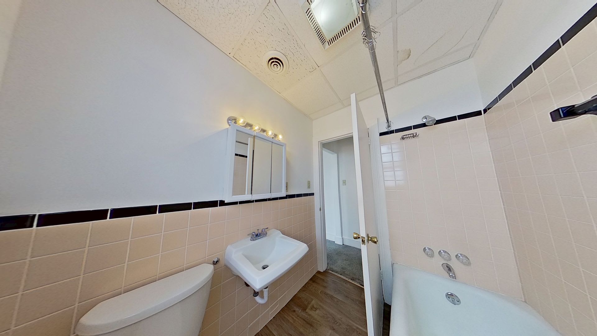 Spacious One Bedroom Apartment – photo 4