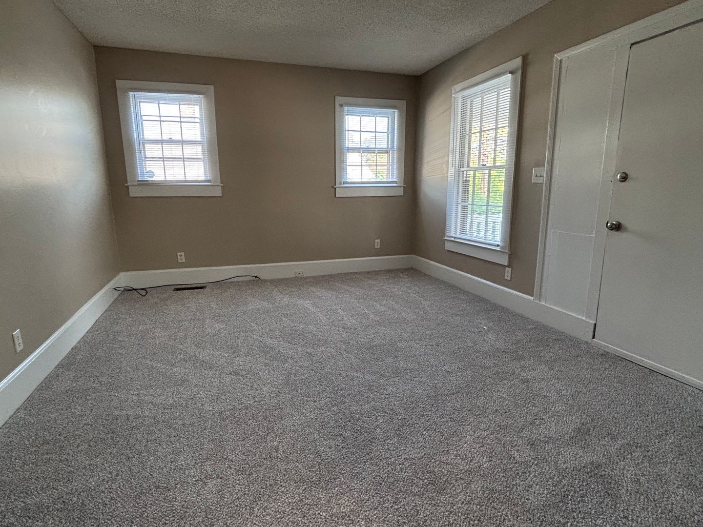 3-bedroom Close to South Elm Street – photo 3