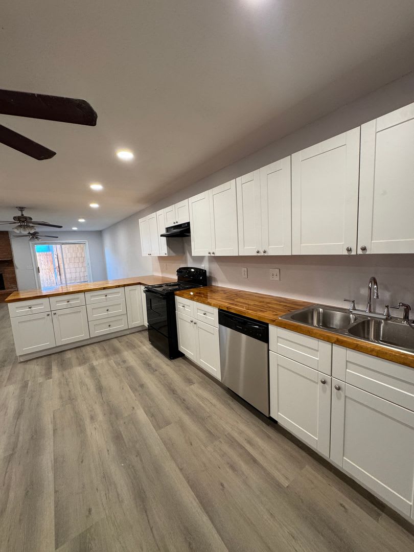 Spacious 4 Bedroom 2 Bathroom Over 1700 Sqft Duplex In Westridge Remodeled – photo 4