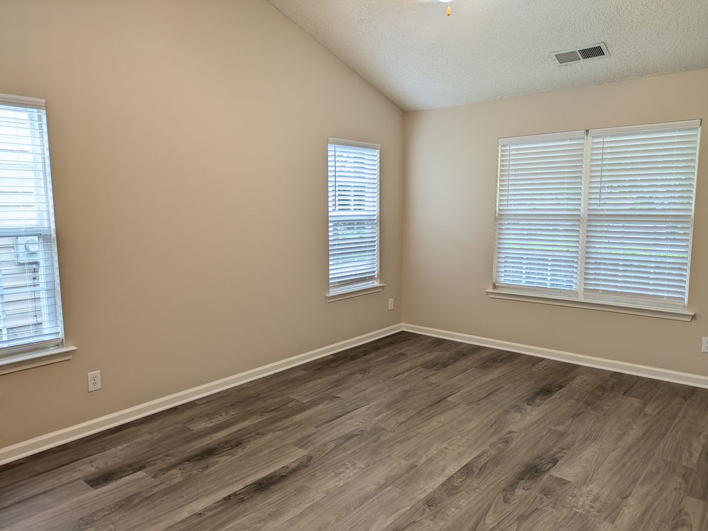 3 Bedroom Ranch In Tara S Trace – photo 3