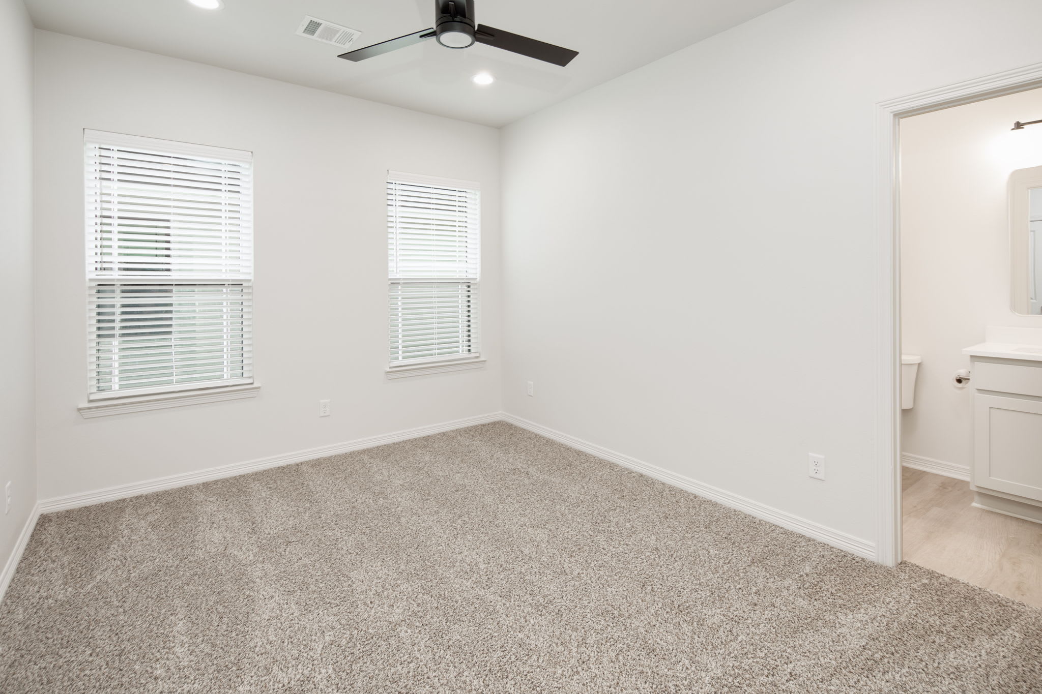 240 Richards Street – photo 5