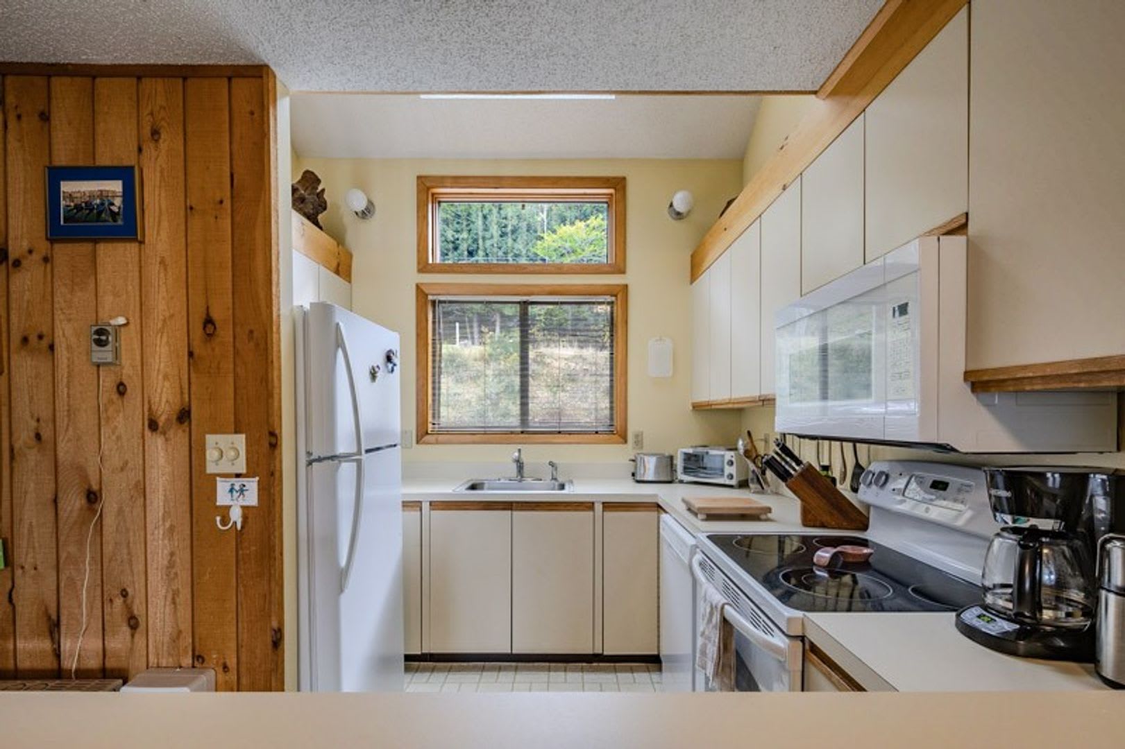 2 Bed 2 Bath Furnished Winter Seasonal 6Mo Rental Available Nov 1 1750 Mo – photo 2