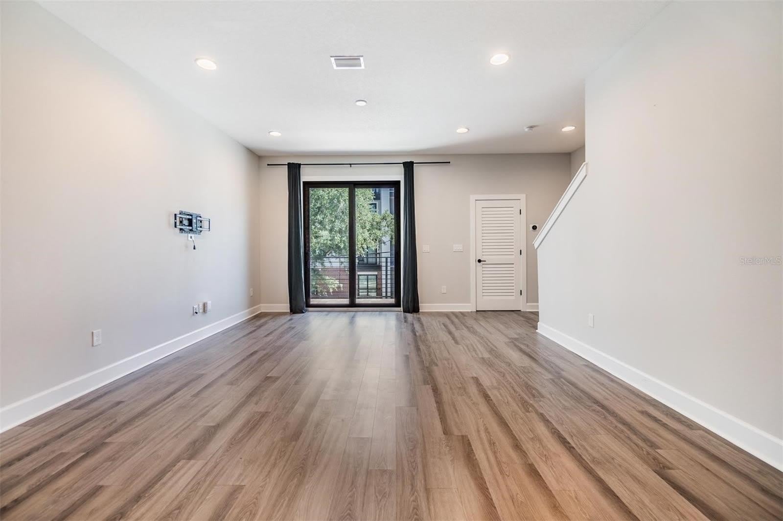 1302 W CARMEN Street – photo 5