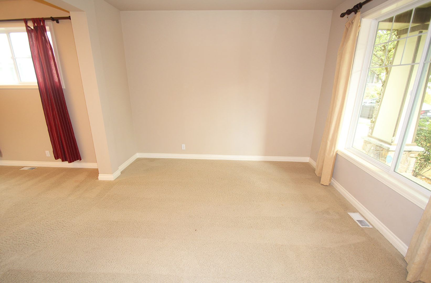 4 BEDROOM REDMOND HOME FOR RENT WITH 2 CAR GARAGE! – photo 4