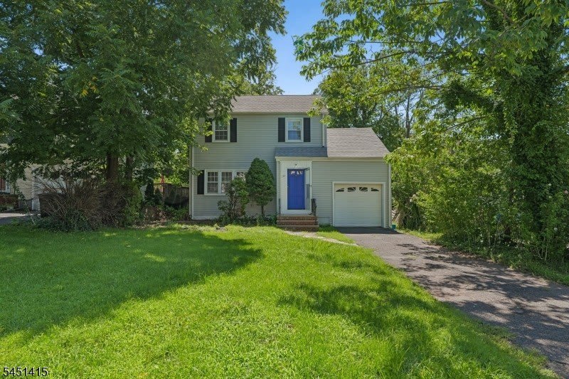32 Locust Ave – photo 1