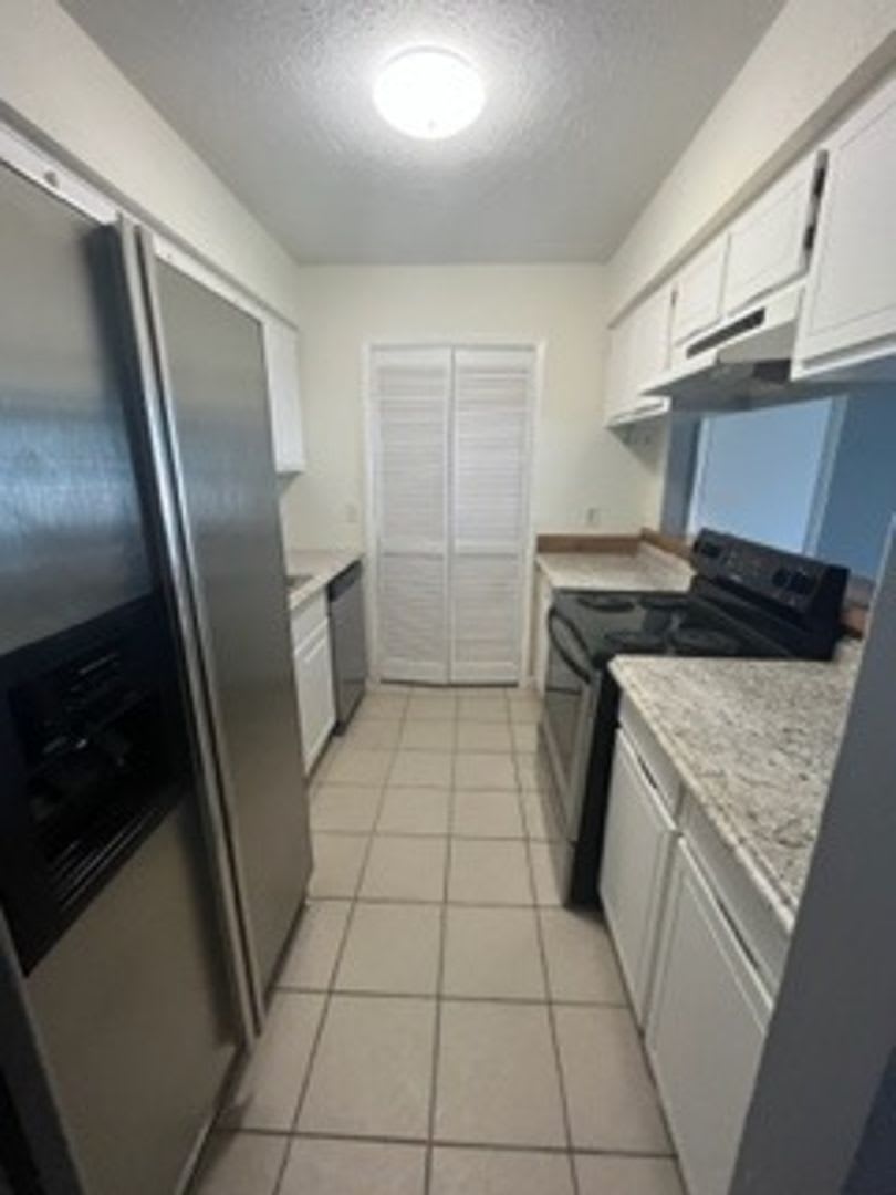 2 Bed 2 Bath Townhome – photo 4