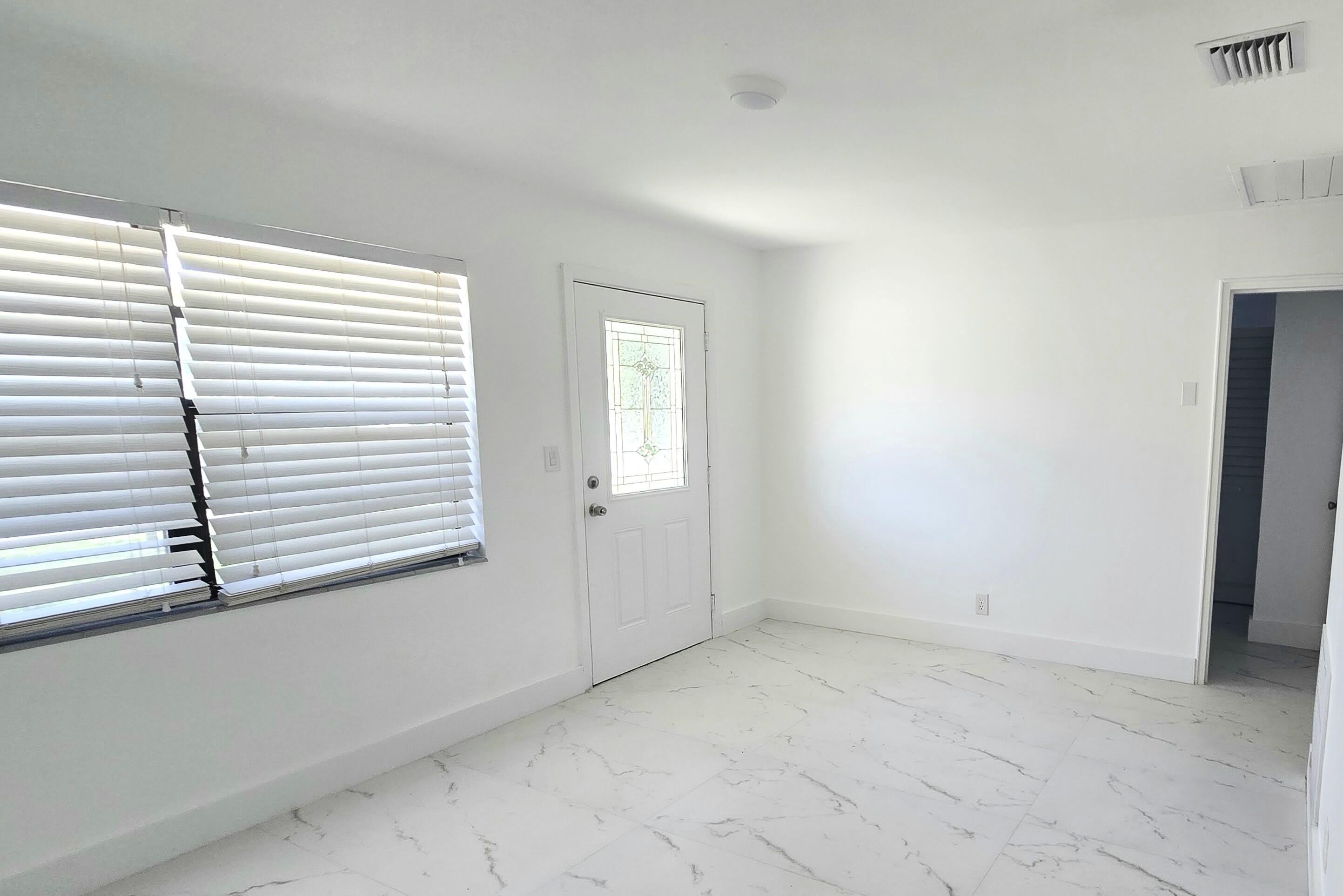 2849 NE 13th Avenue – photo 2