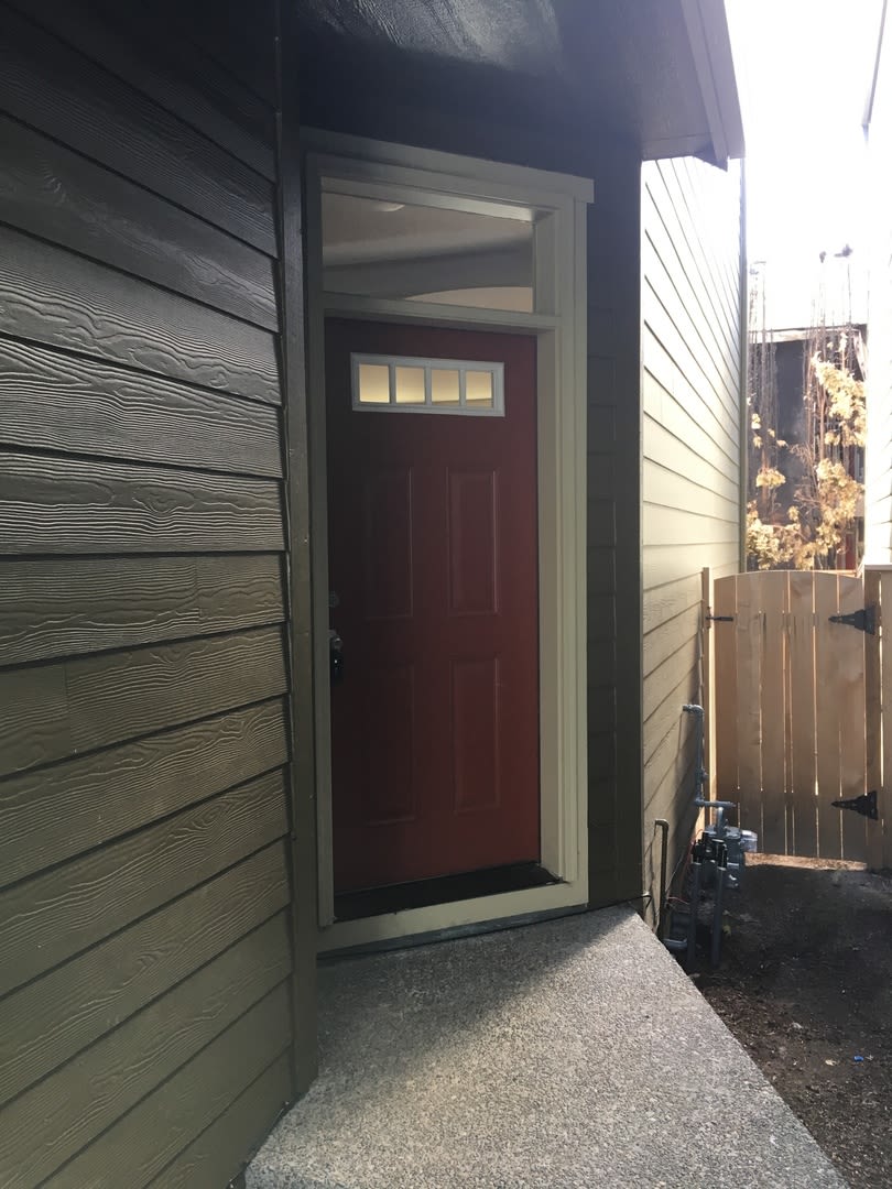 Three Bedrooms Plus Loft Centrally Located – photo 2