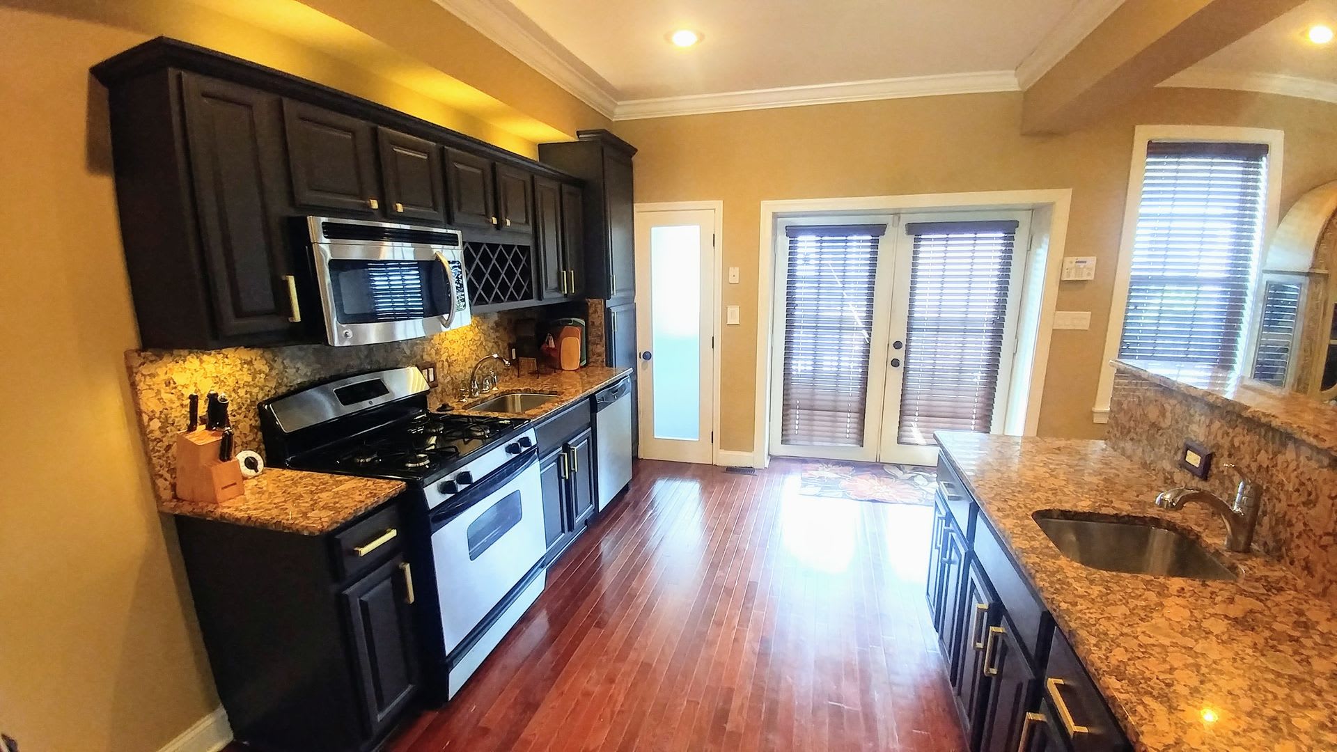 Beautiful & Spacious 3 Br 2 Ba Townhome in Reservoir Hill – photo 4