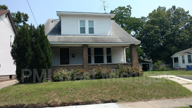 2124 Eastern Ave NE – photo 1