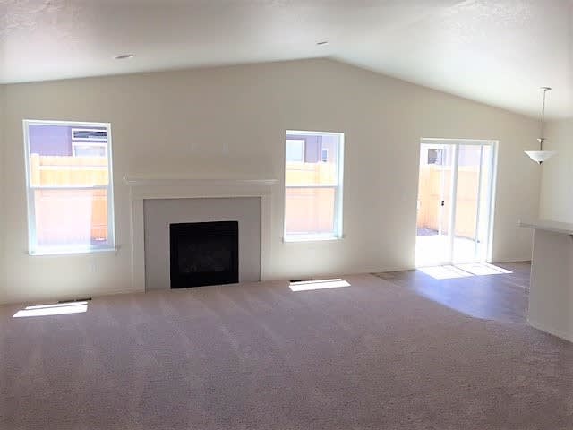 Beautiful 3 Bed 2 5 Bath Home In Se Bend Azalia Ave – photo 2