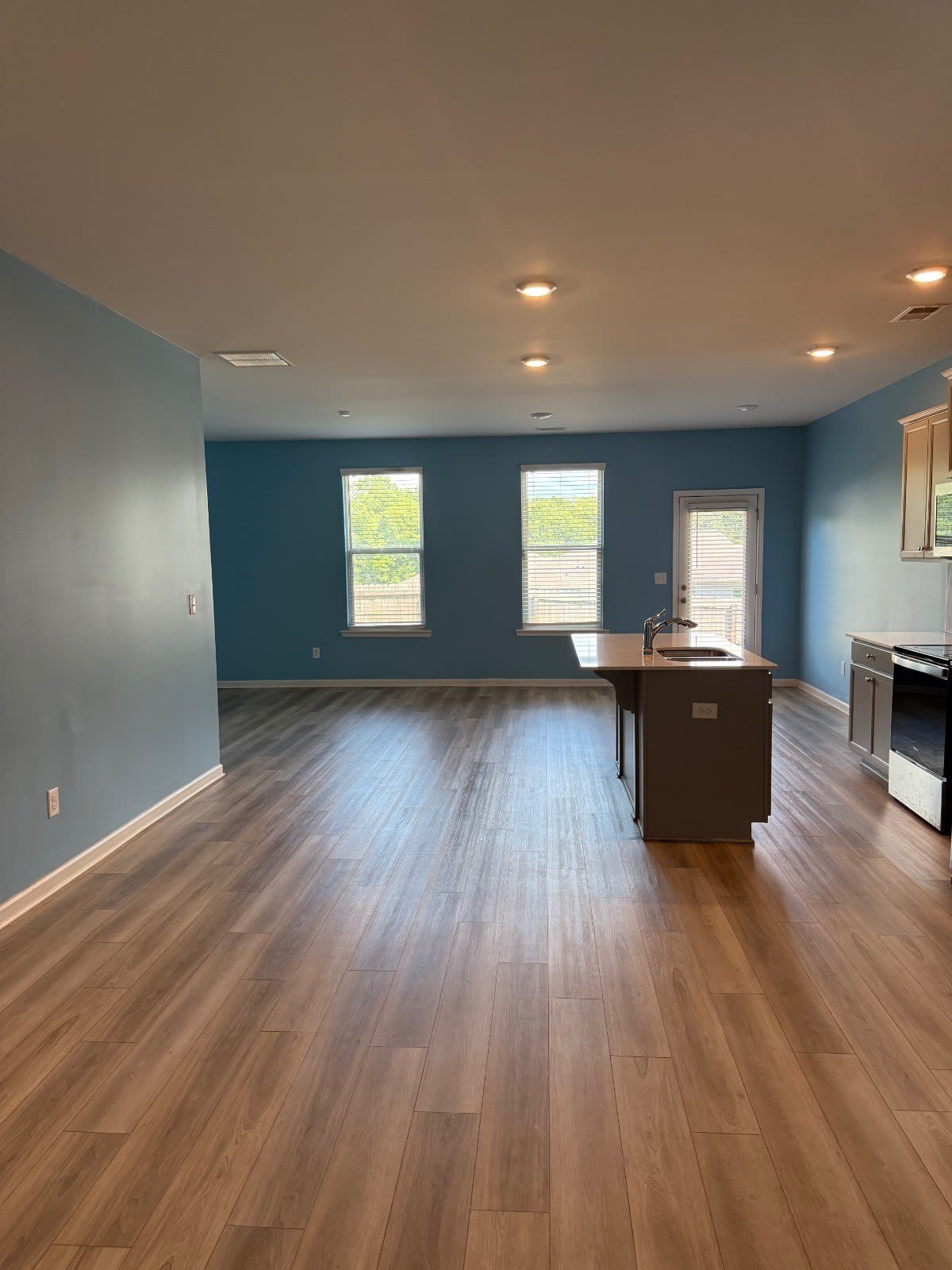 2763 Jansen Avenue – photo 3