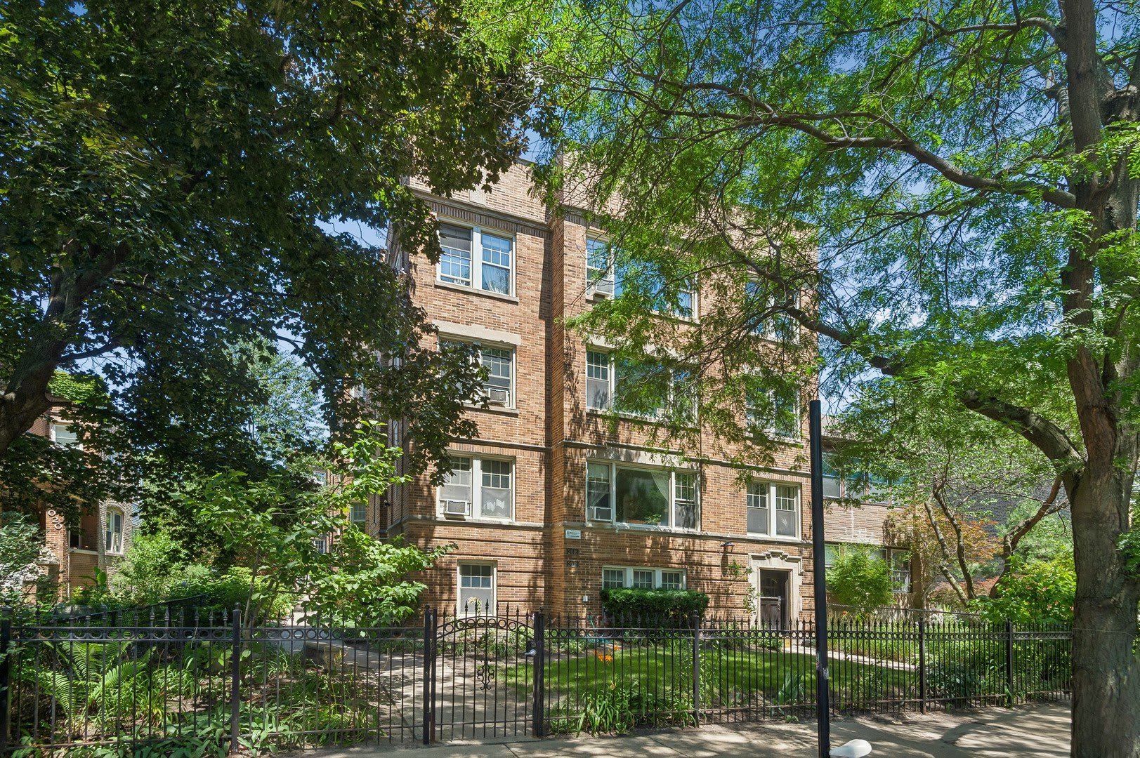 2018 W Greenleaf Avenue – photo 1