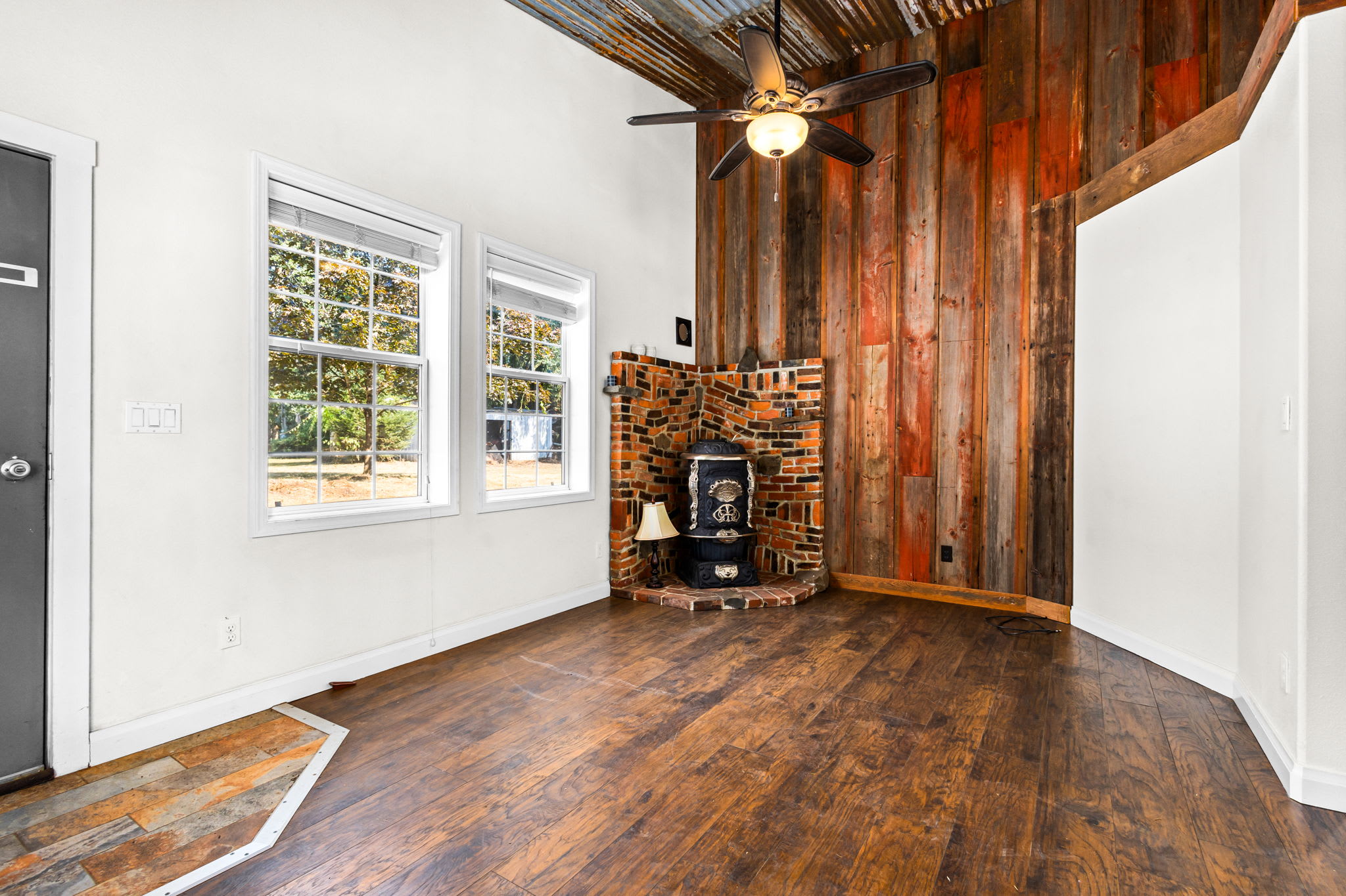 2385 Cascade Hwy Se – photo 2