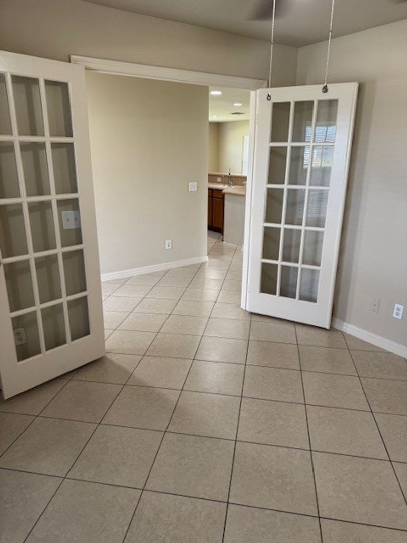 Large 3 bedroom single family home! – photo 5