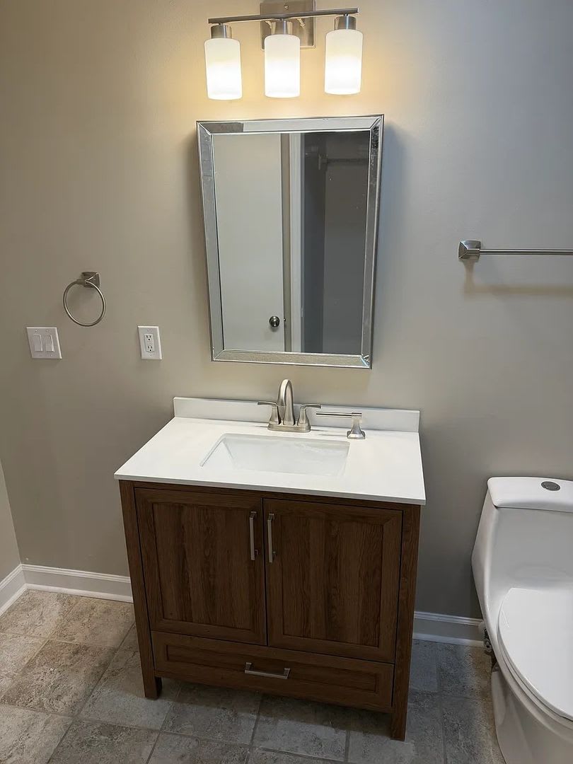 Room in 4 Bedroom Home at Lucky Ct – photo 1