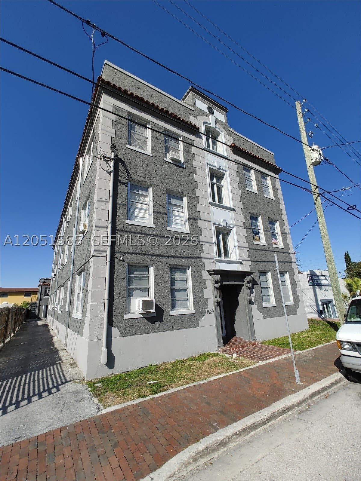 1629 SW 6th St – photo 5