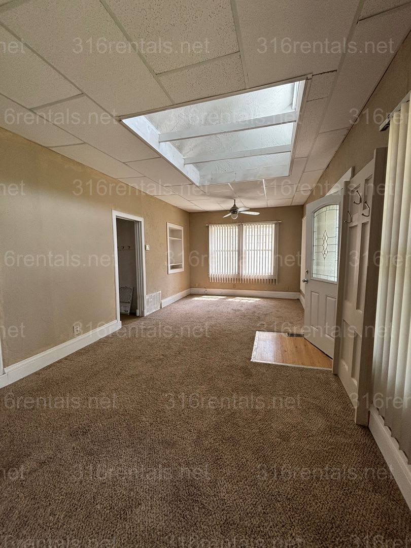 One bed one bath house available NOW! – photo 3