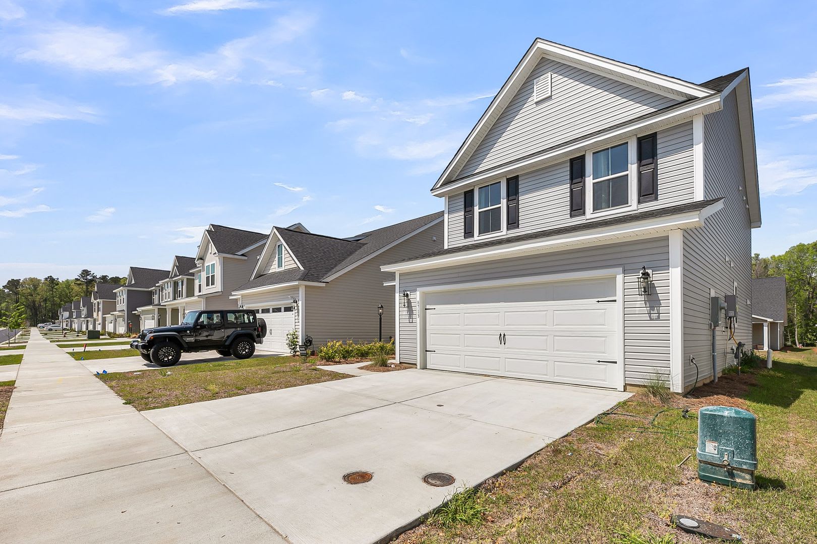 Beautiful 3 bedroom 2.5 bathroom two story home available in North Charleston! – photo 3