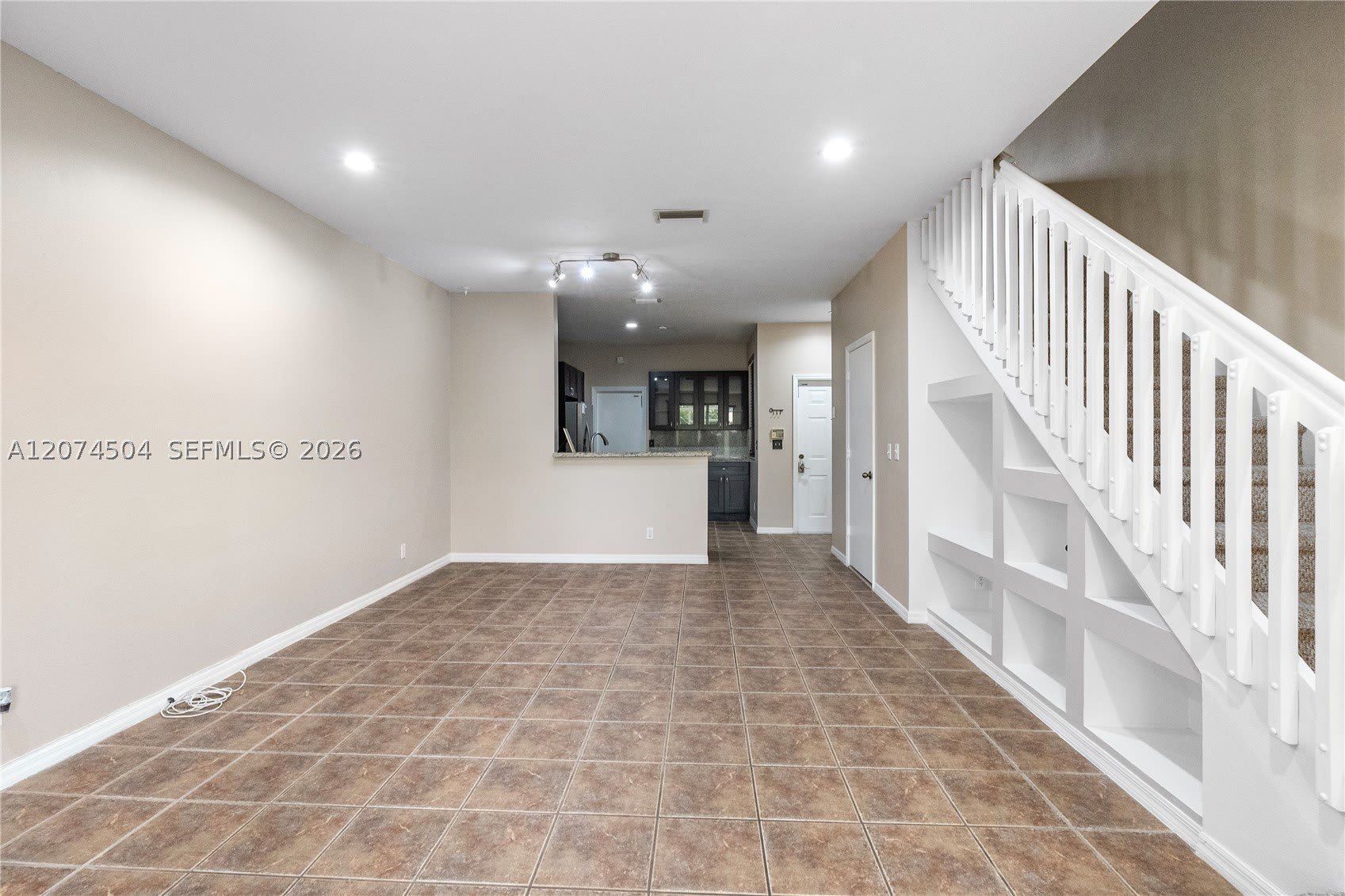 2082 Madeira Dr – photo 5