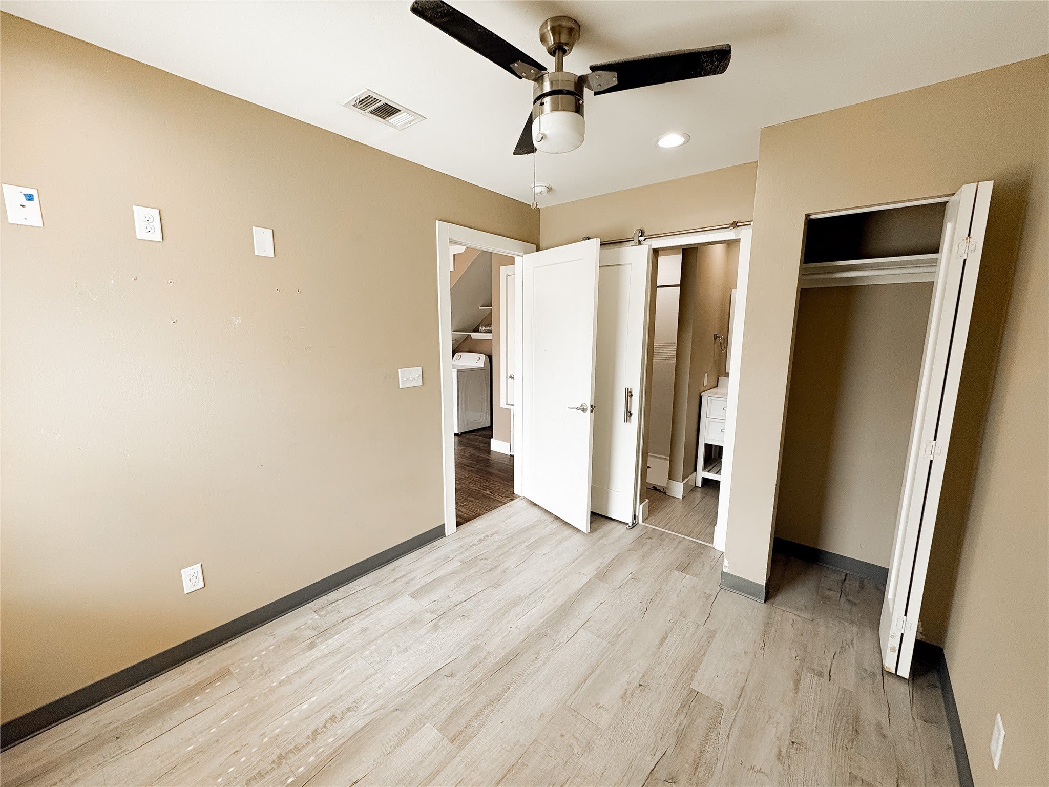 301 E Brockett Street – photo 5
