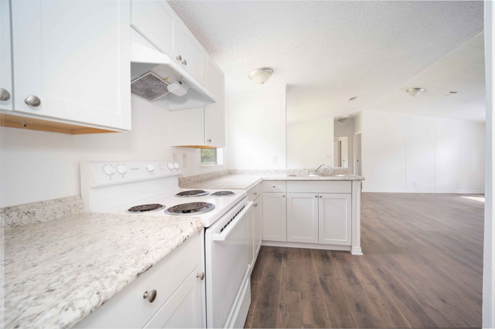 3BR/2BA Renovated Mobile Home in Coleman – photo 3