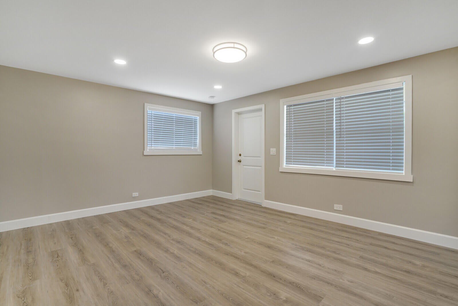 1225 W 10Th Street – photo 2