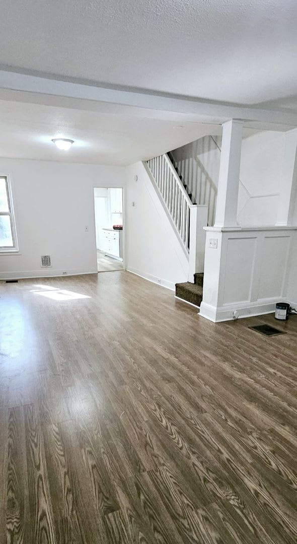 Large Newly Remodeled 4 Bedroom Home 4 A Steal – photo 4