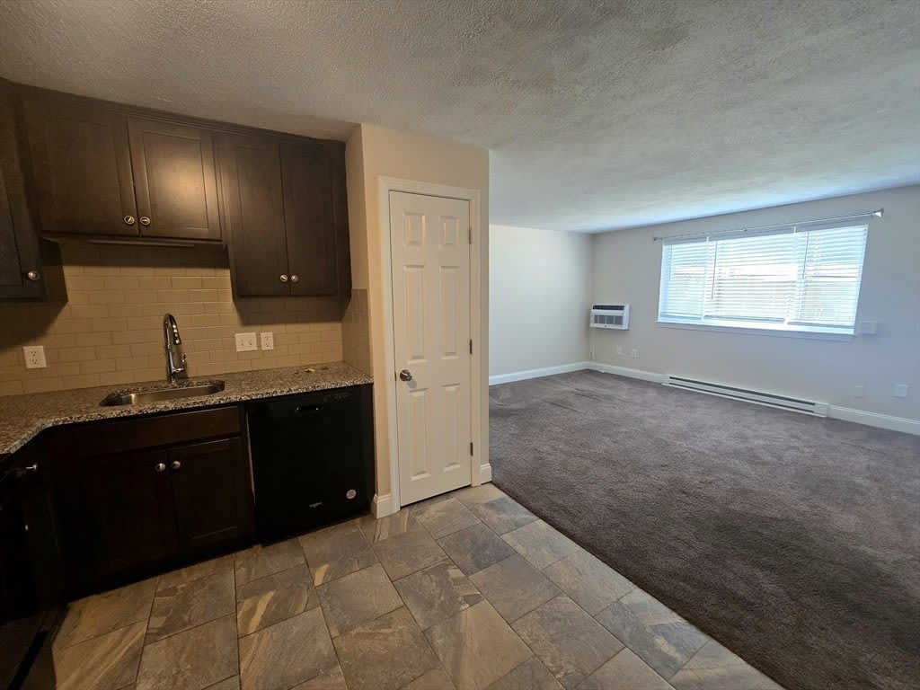 725 Broad St – photo 4