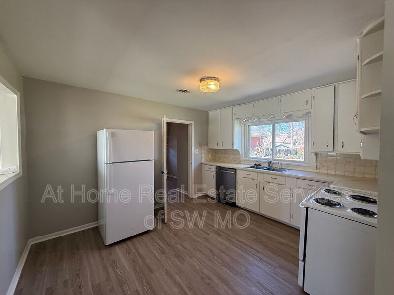 1465 E Seminole St – photo 4