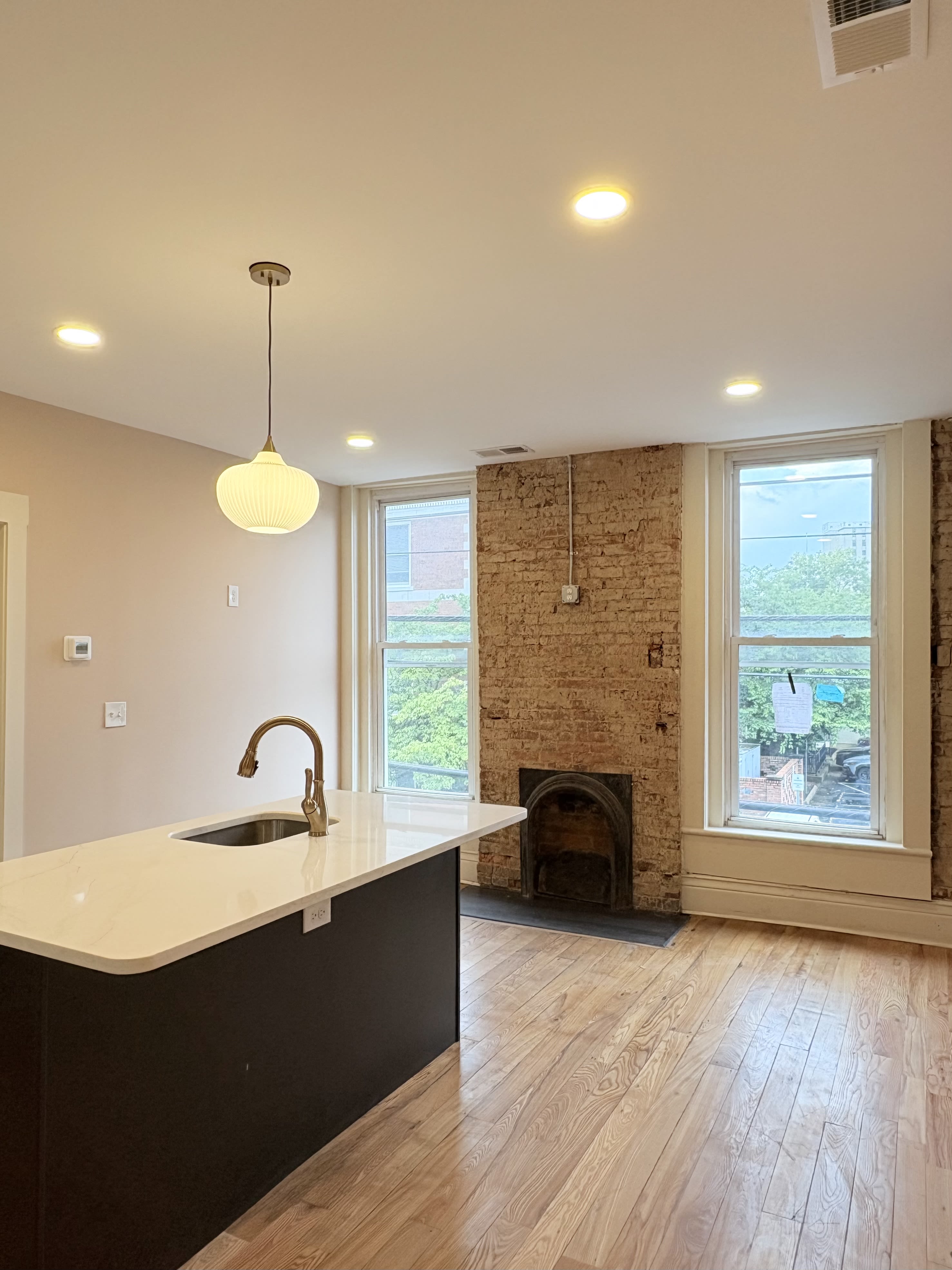 332 E 10th Ave – photo 5