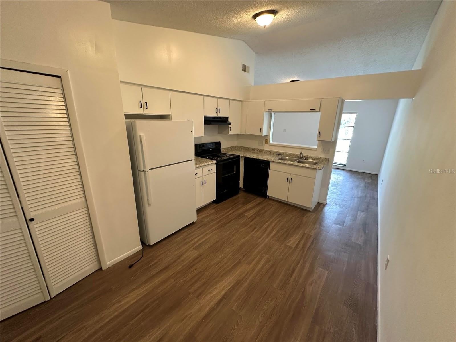 1928 BONNEVILLE Drive – photo 3