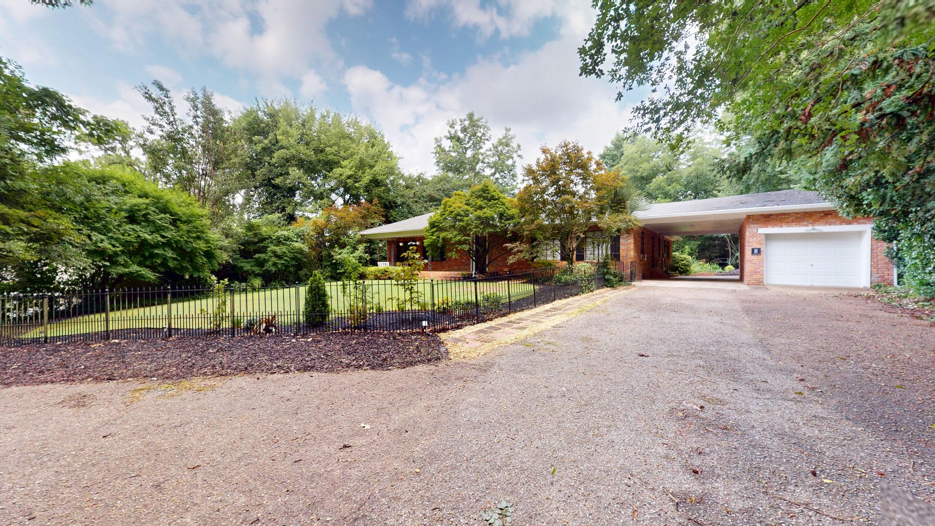 Private Hilltop Retreat Overlooking Prattville – photo 3
