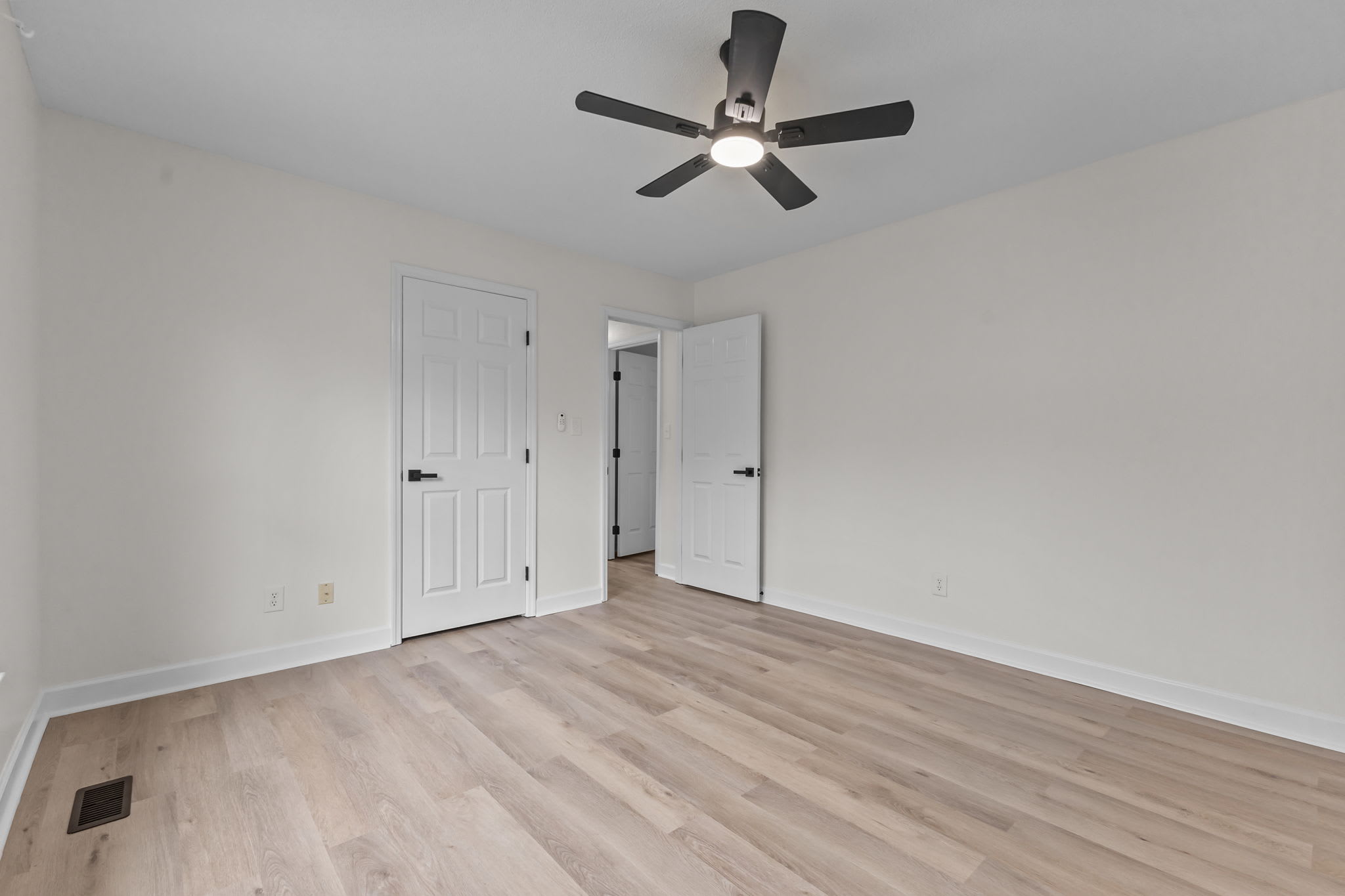 1821 Swann St – photo 4